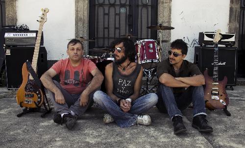 Integrantes de Alkalinos tras la grabacion del videoclip de Pasó mi tiempo